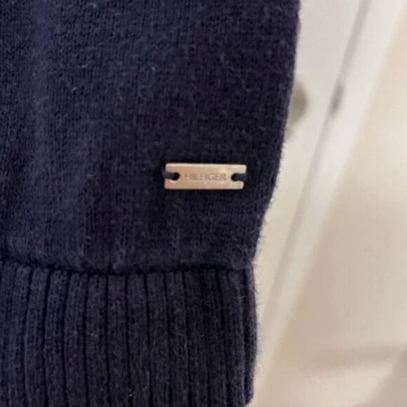 Tommy Hilfiger Fooler V-Neck Sweater, SIZE M - Picture 4 of 5